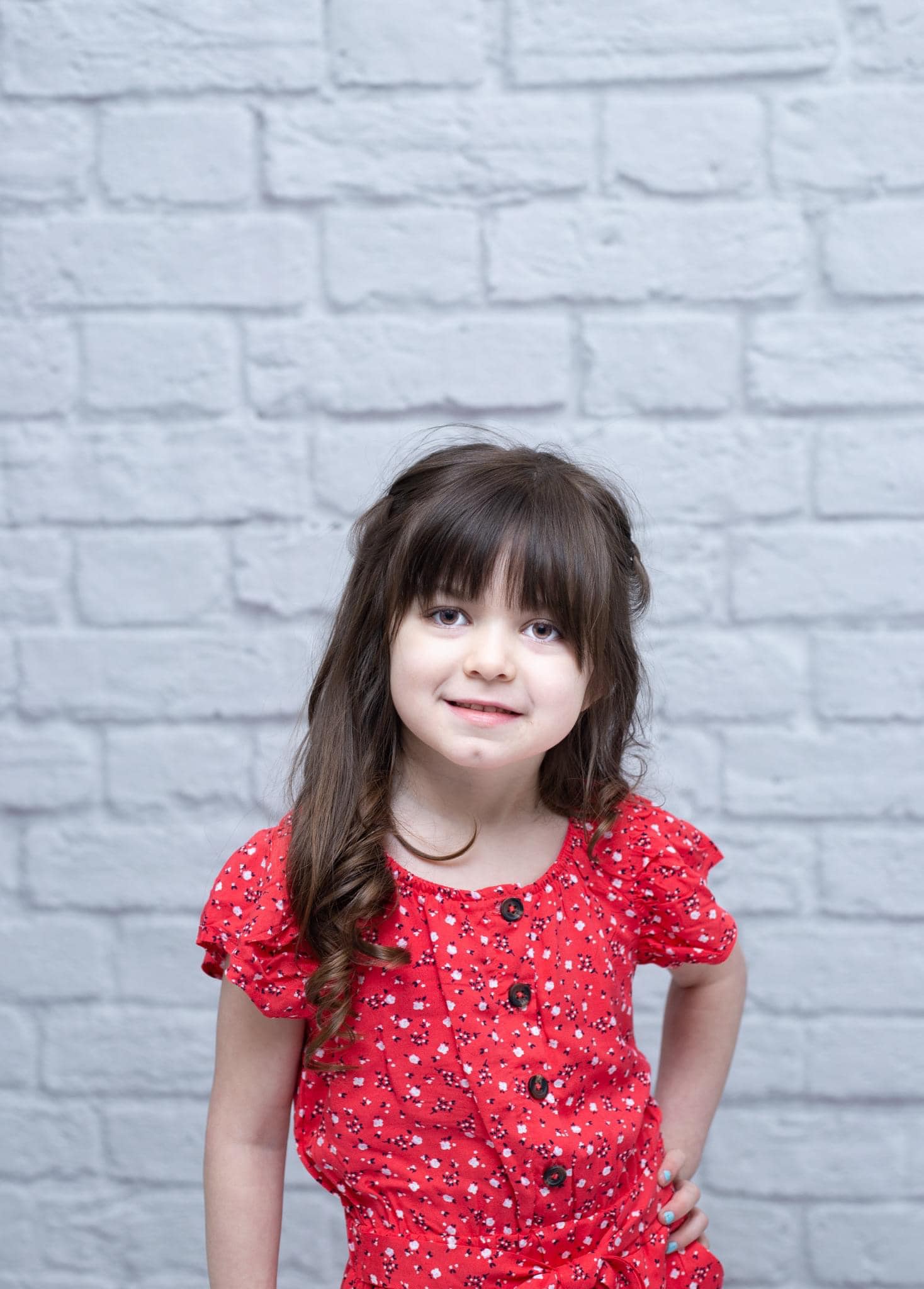 Kate Gray White Brick Wall Graduation Backdrop Studio - Purezens
